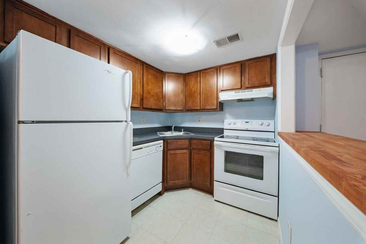 429 Kenyon St Nw #T2 - Photo 5 of 25