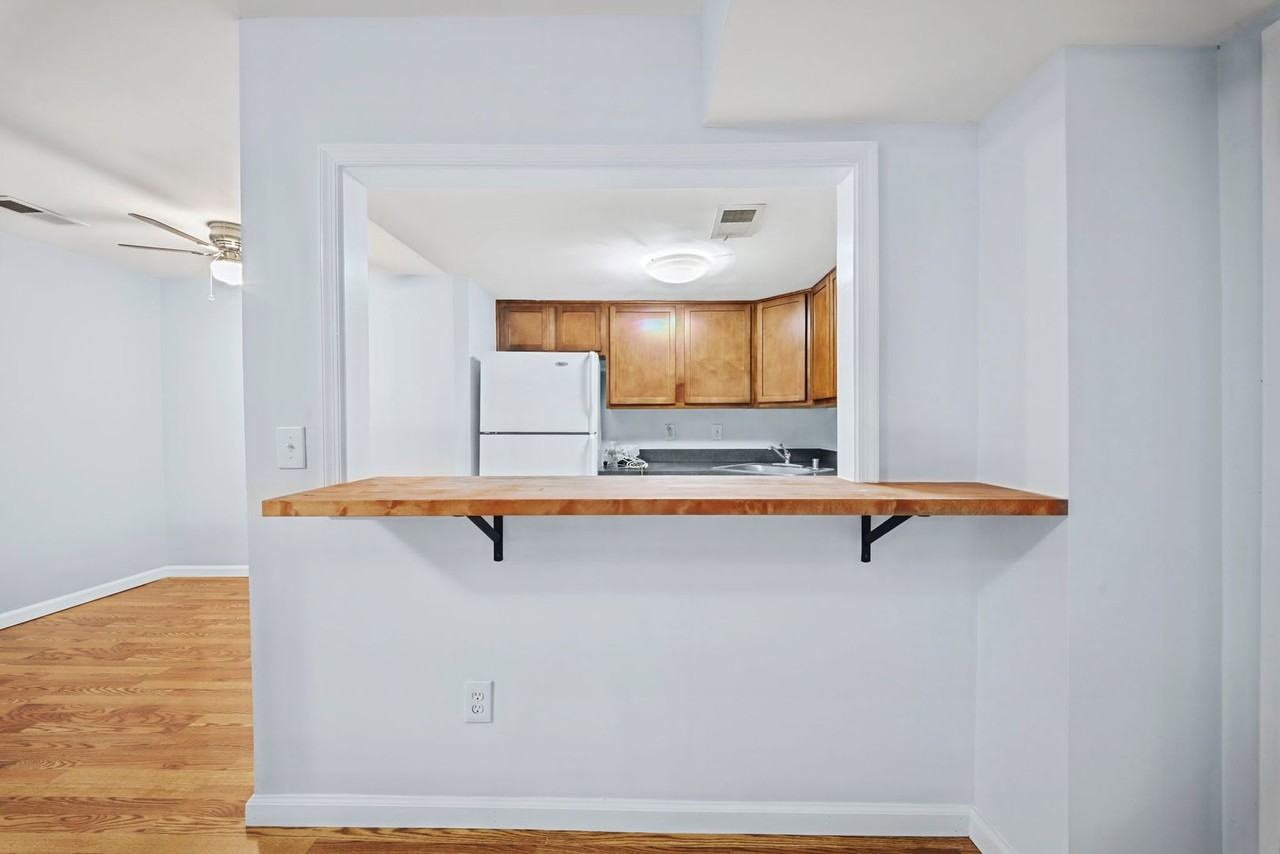 429 Kenyon St Nw #T2 - Photo 7 of 25