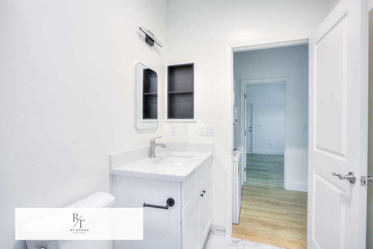 2935 E Brookside Ct #B - Photo 7 of 18