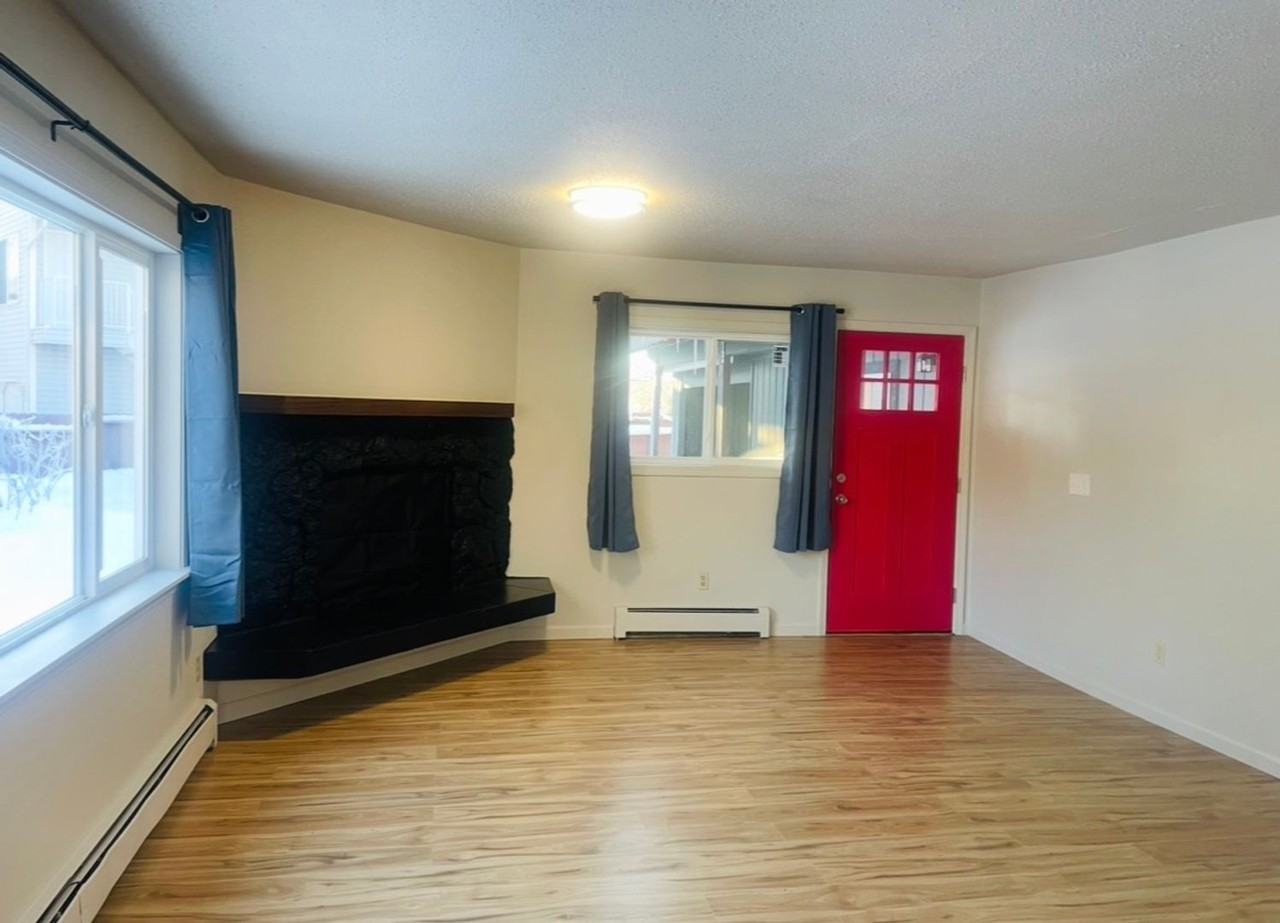 2718 Lee St #B - Photo 4 of 15