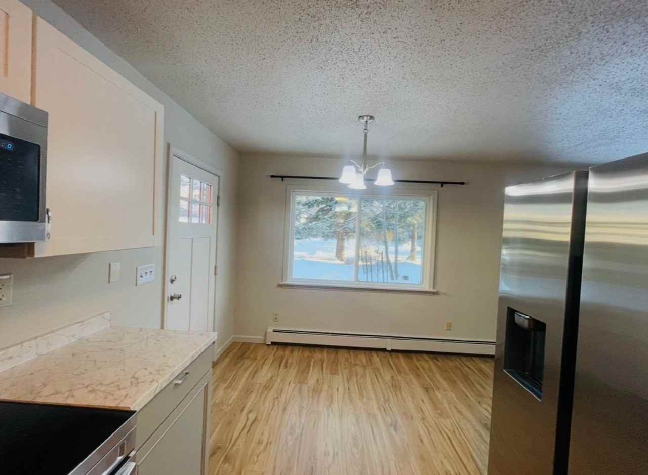 2718 Lee St #B - Photo 6 of 15