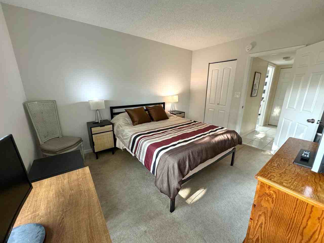 450 Nw 20th St - Photo 4 of 22