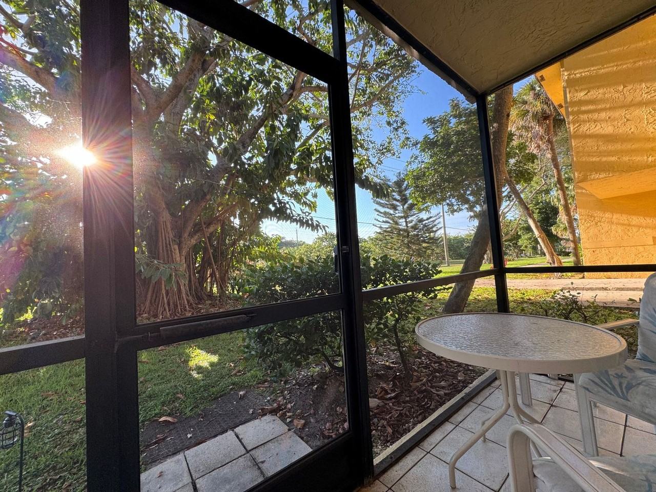 450 Nw 20th St - Photo 6 of 22