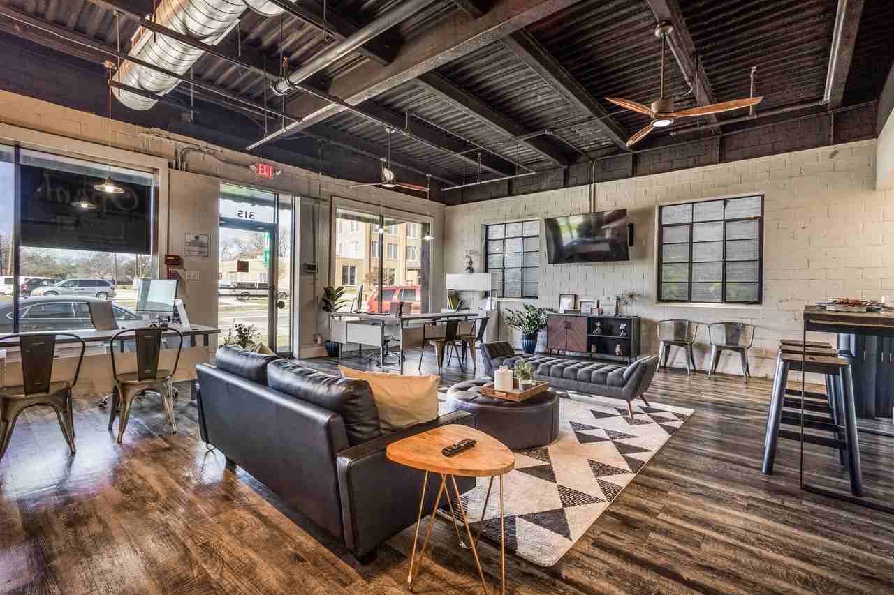 Square9 - Photo 2 of 17