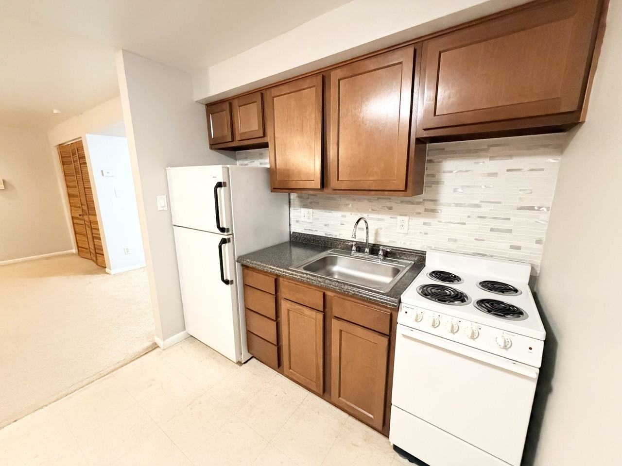 DALZELL PLACE - 6618 -- 187 - Photo 3 of 9