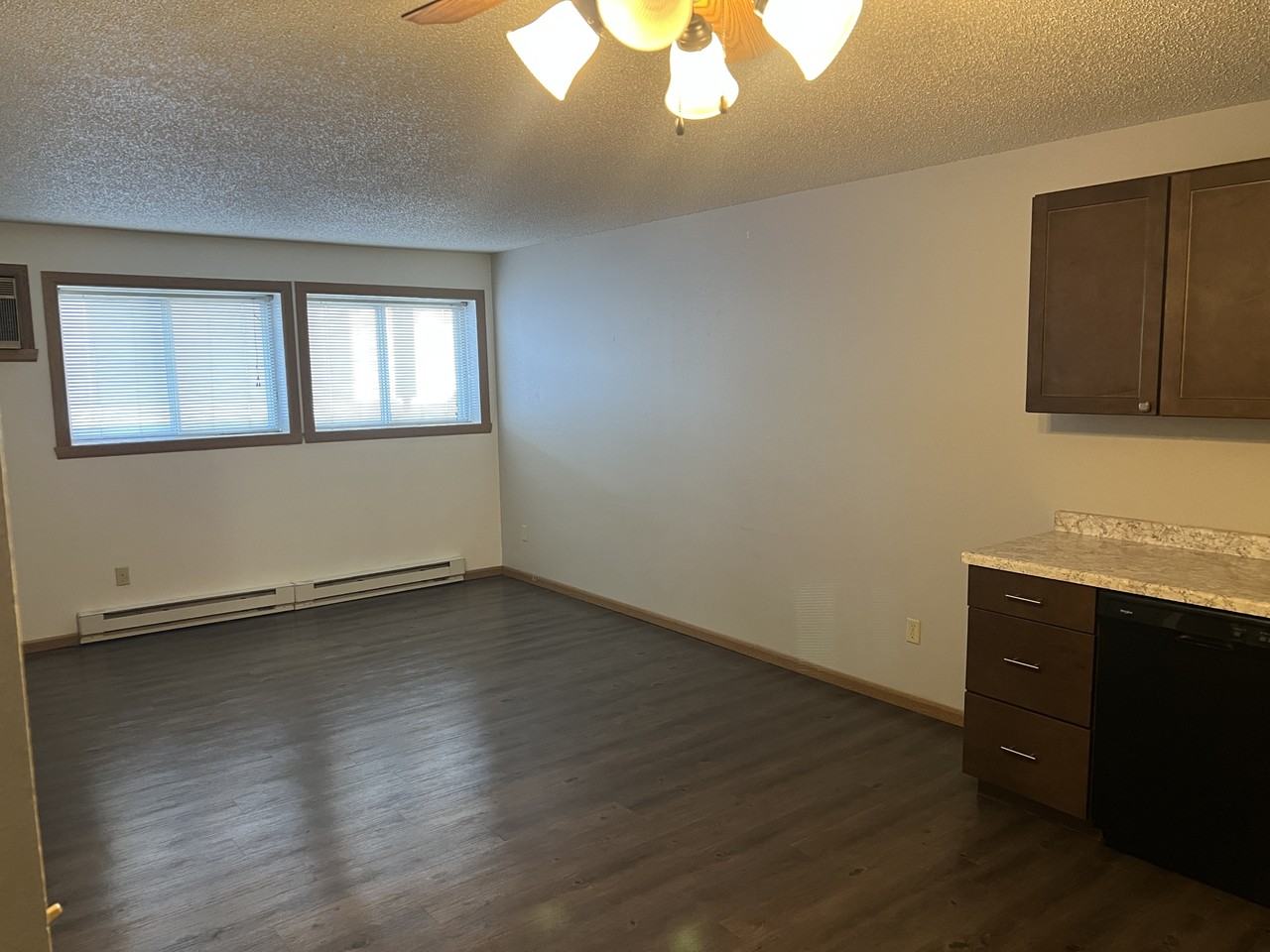 1544 East Gateway Circle South - Photo 2 of 5