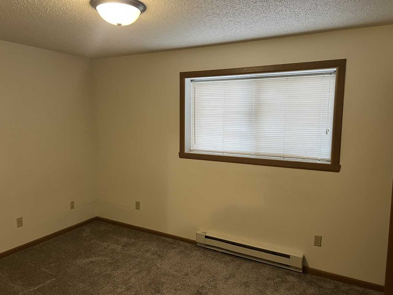 1544 East Gateway Circle South - Photo 3 of 5