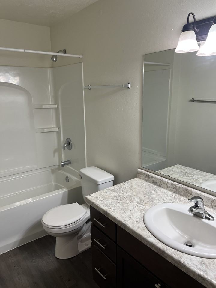 1544 East Gateway Circle South - Photo 4 of 5