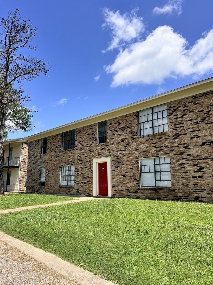 Steeple Chase Apartments - Photo 5 of 50