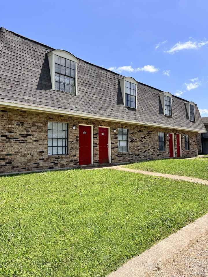 Steeple Chase Apartments - Photo 4 of 50