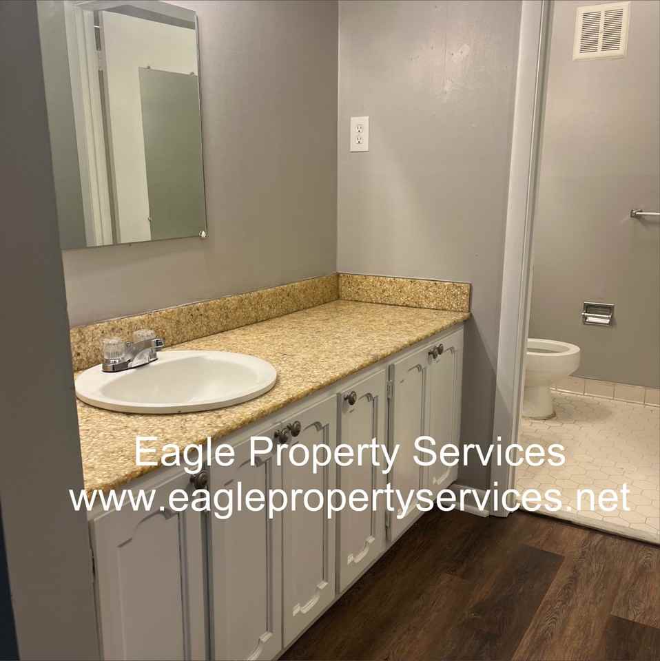 The Emeralds Apartments - Photo 7 of 9