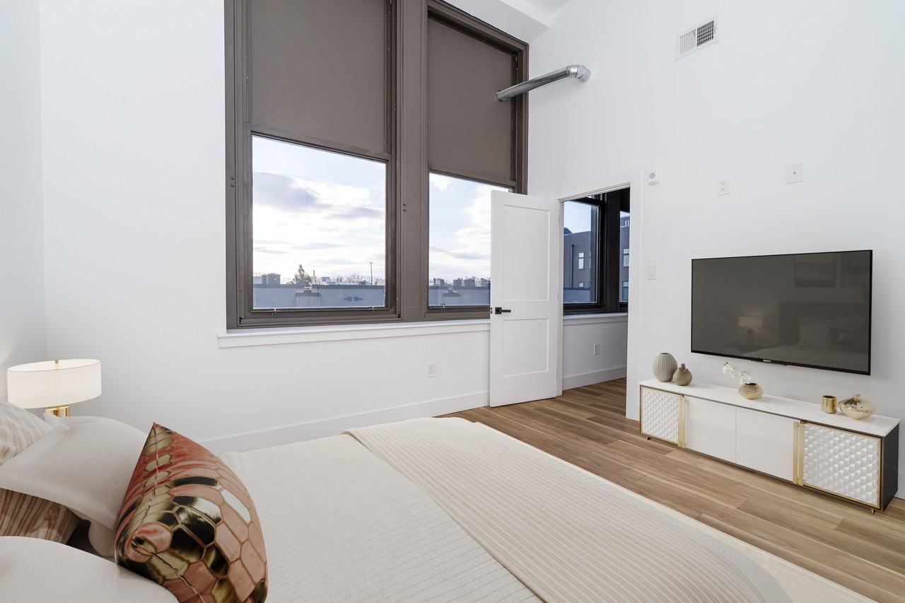 2700 East Auburn Street - Photo 2 of 50