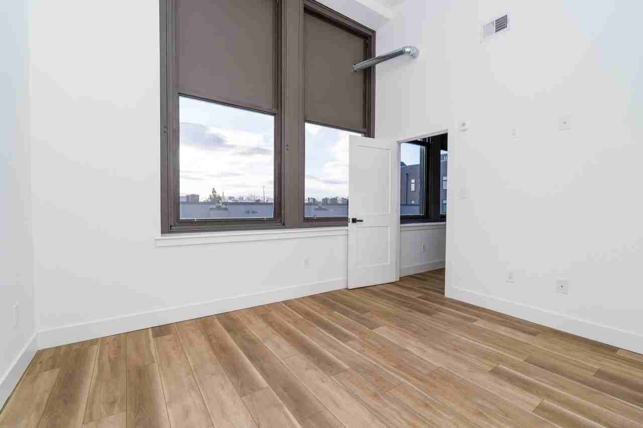 2700 East Auburn Street - Photo 3 of 50