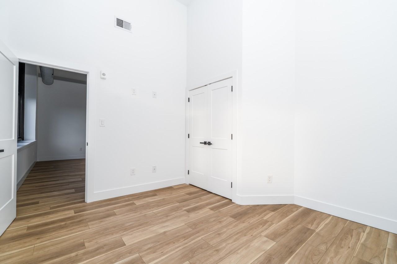 2700 East Auburn Street - Photo 5 of 50