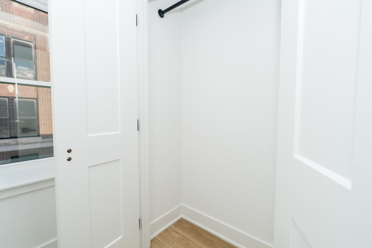 2700 East Auburn Street - Photo 3 of 48