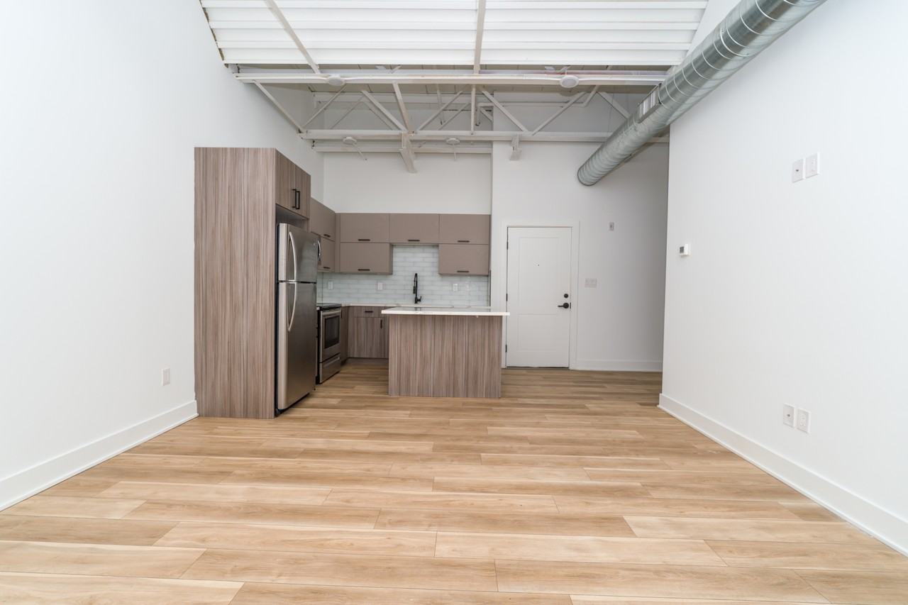 2700 East Auburn Street - Photo 4 of 48