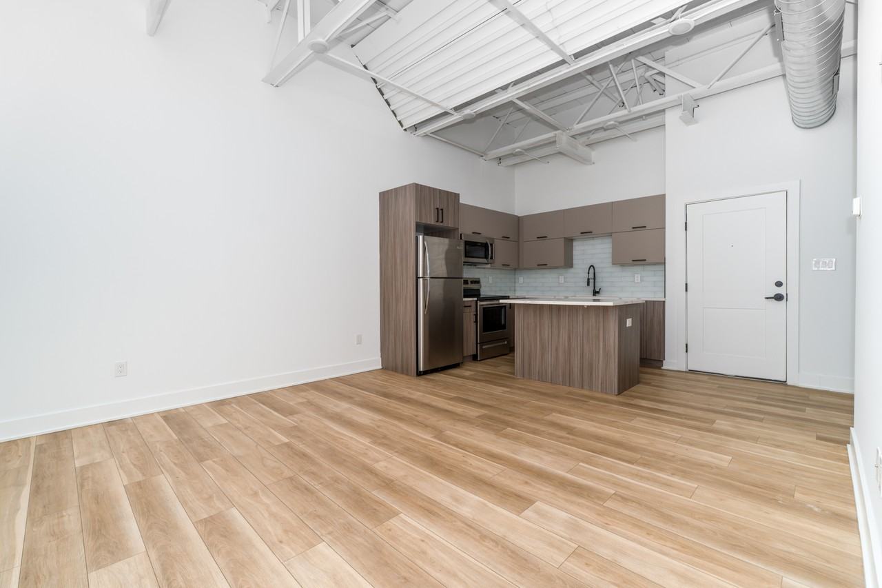 2700 East Auburn Street - Photo 5 of 48