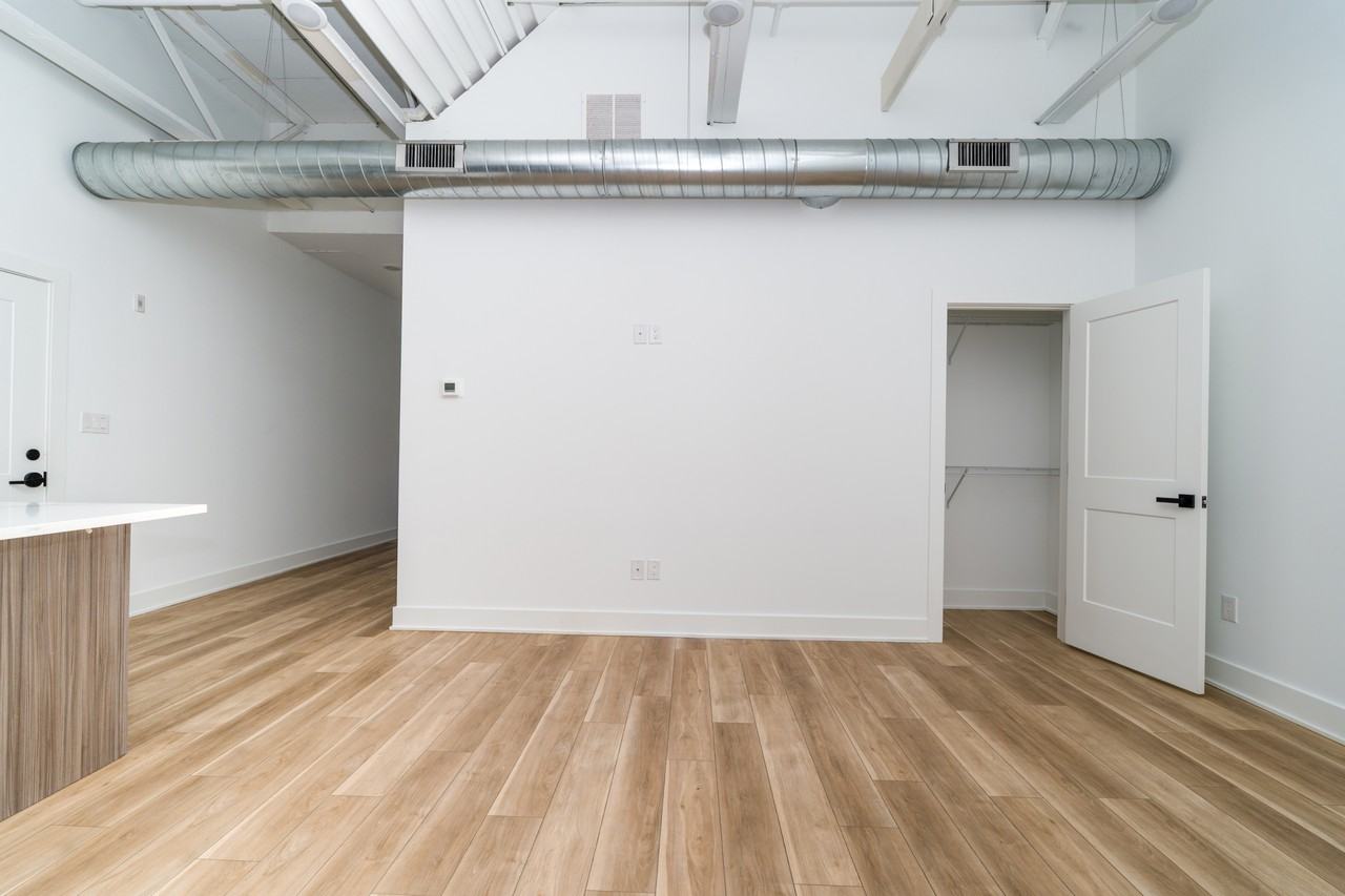 2700 East Auburn Street - Photo 6 of 48