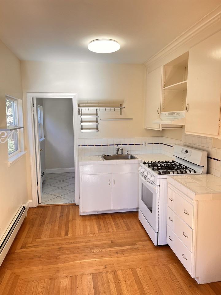 600 32nd Street #2 - Photo 3 of 10