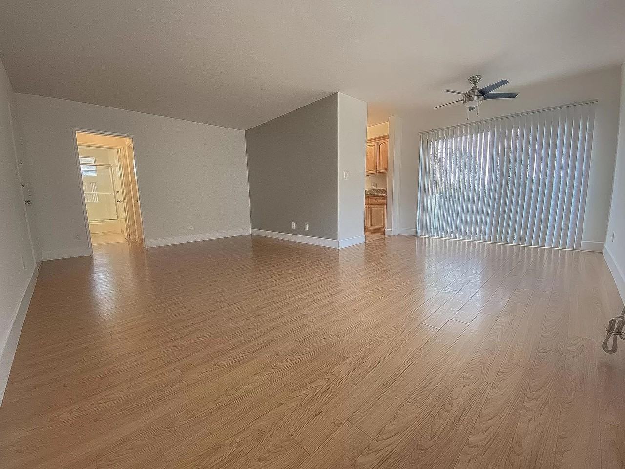 Ambrose Ave 4423 - Photo 2 of 25