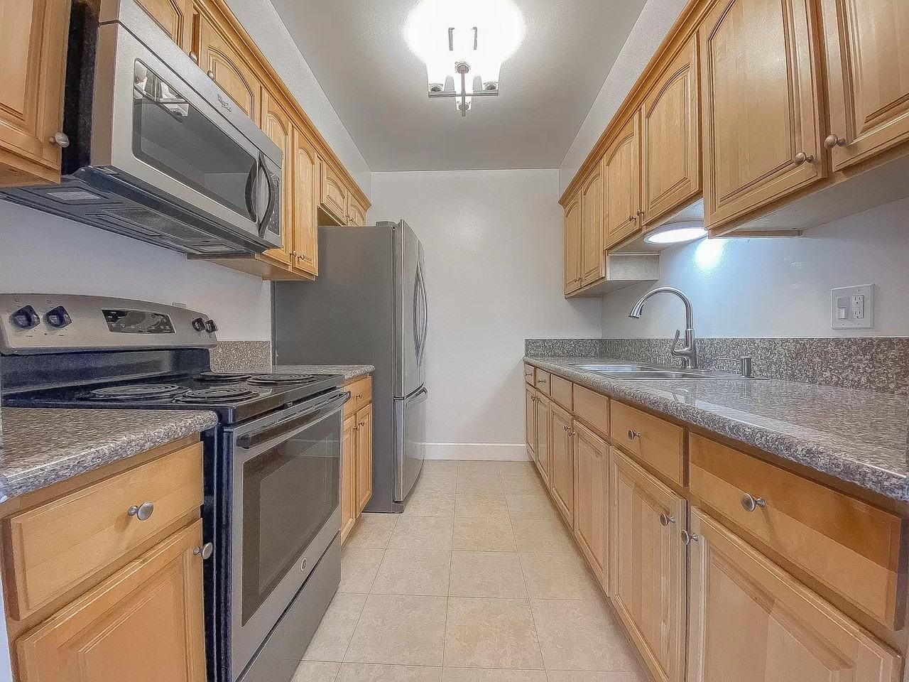 Ambrose Ave 4423 - Photo 4 of 25