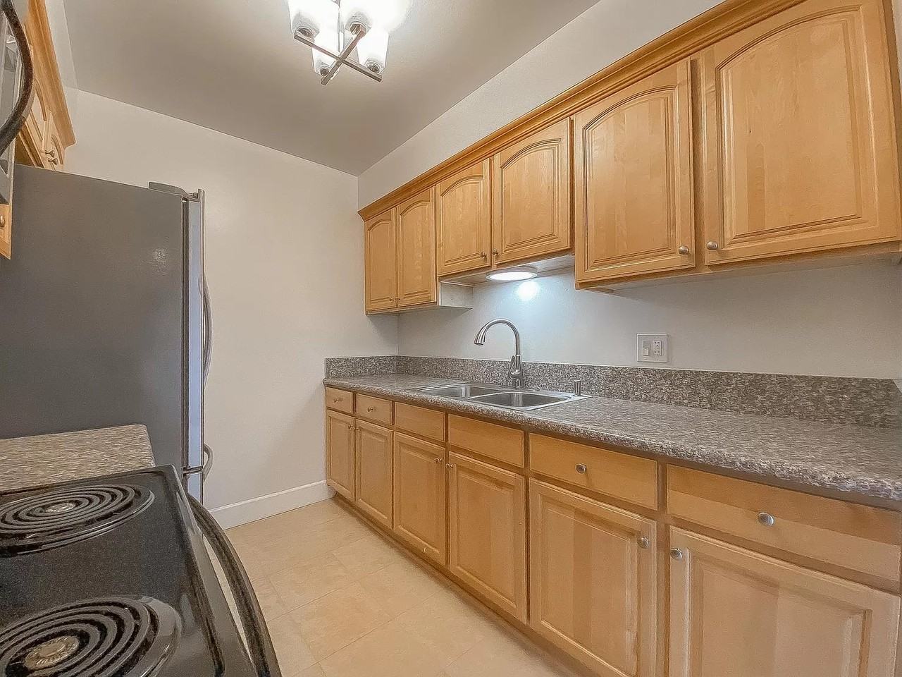 Ambrose Ave 4423 - Photo 5 of 25