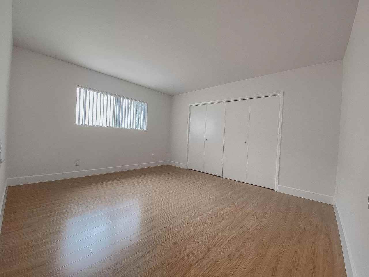 Ambrose Ave 4423 - Photo 6 of 25