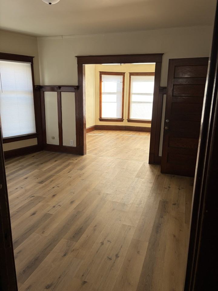 2310 West Lloyd Street - Photo 4 of 10