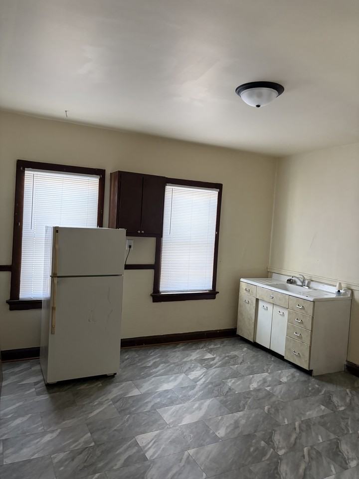 2310 West Lloyd Street - Photo 6 of 10