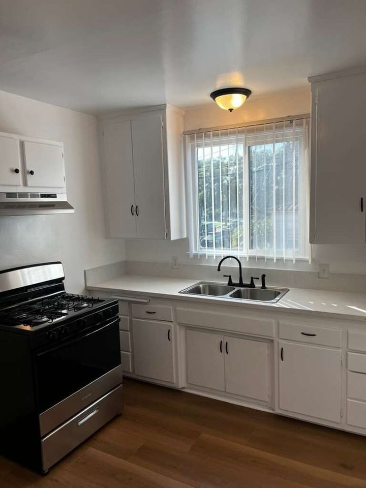 3607 W. 61st St. - Photo 2 of 9