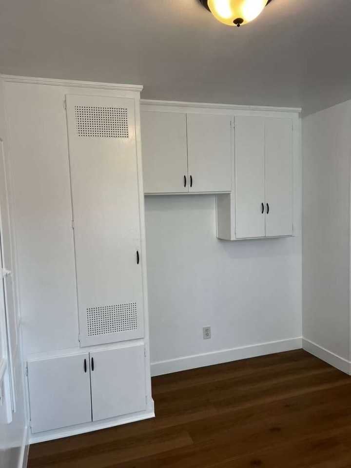 3607 W. 61st St. - Photo 3 of 9