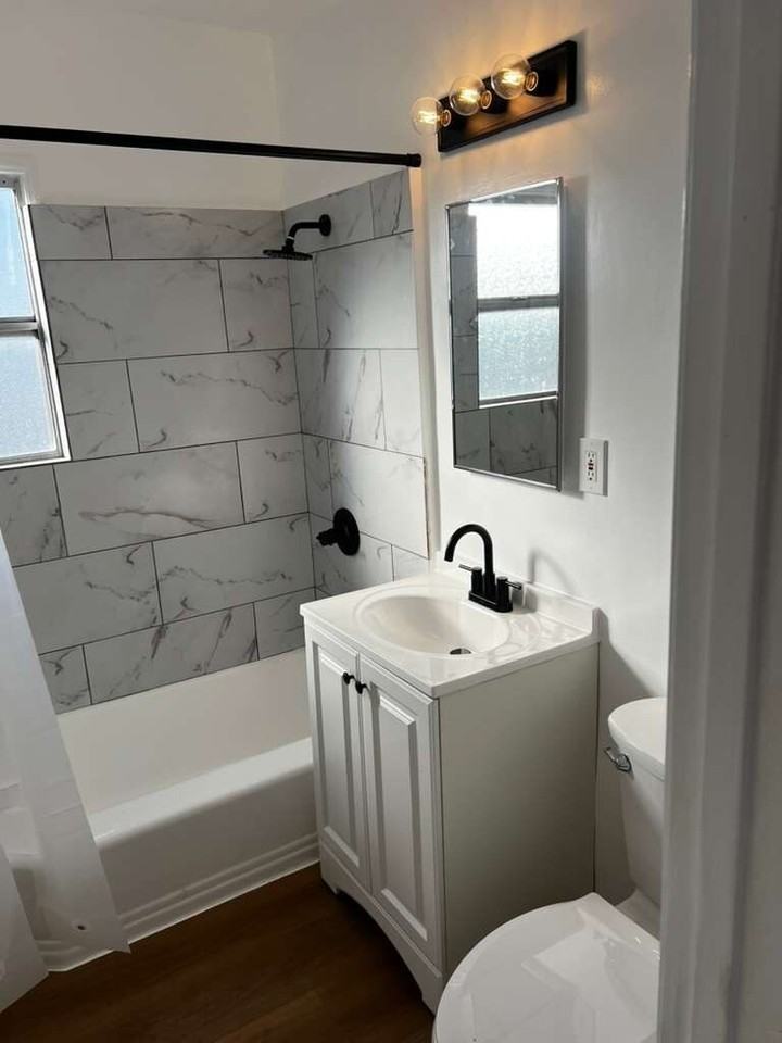 3607 W. 61st St. - Photo 4 of 9