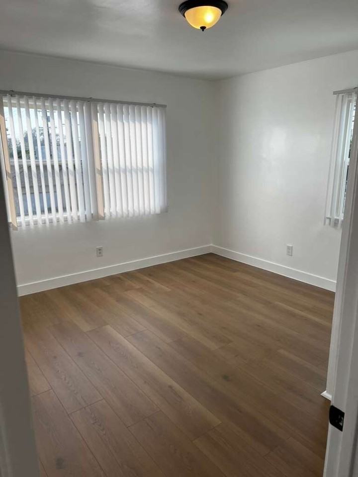 3607 W. 61st St. - Photo 6 of 9