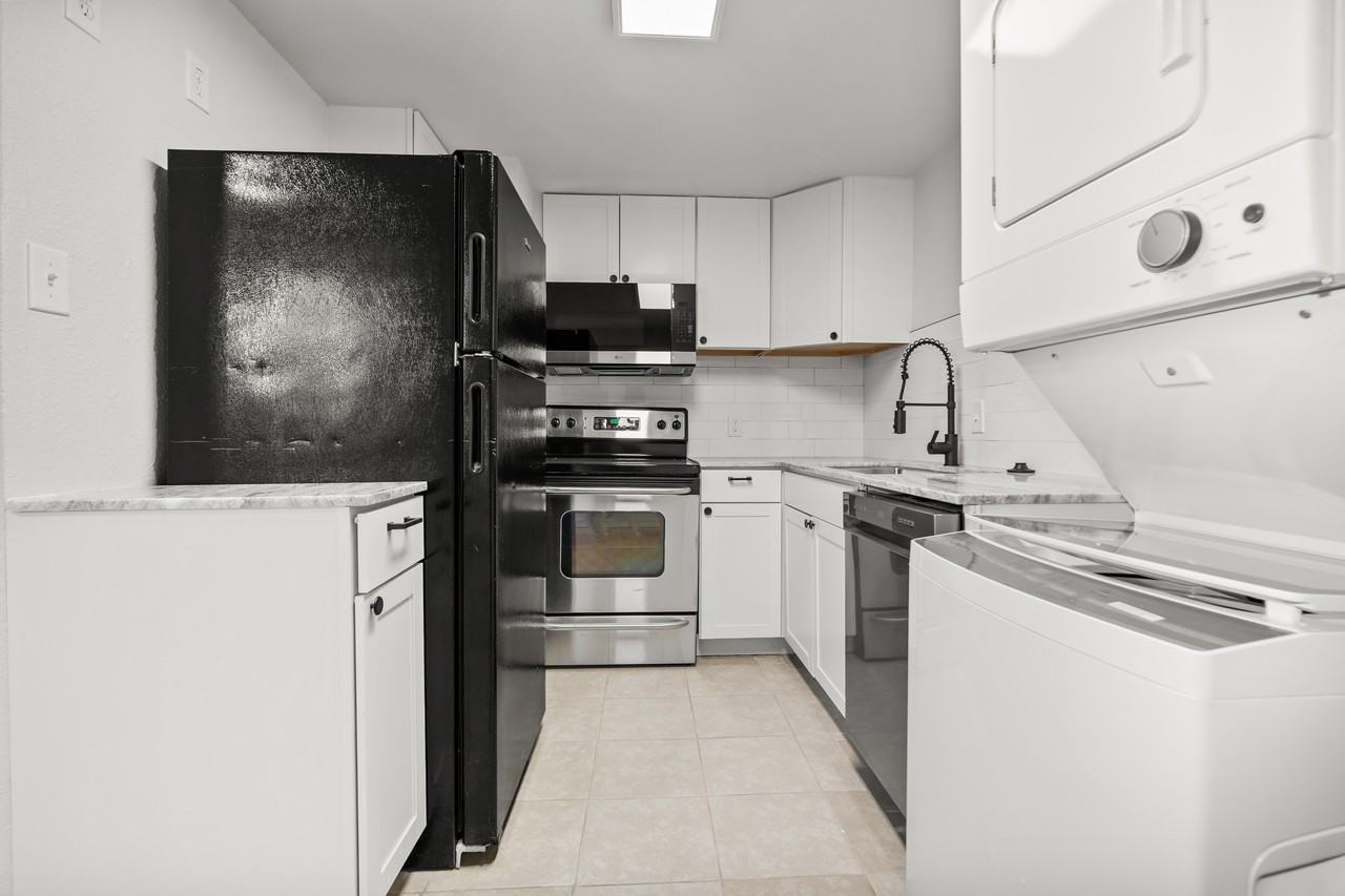 521 W Houston Street - Photo 3 of 6