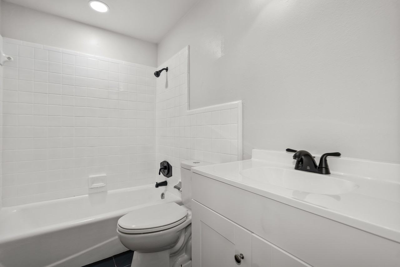 521 W Houston Street - Photo 6 of 6