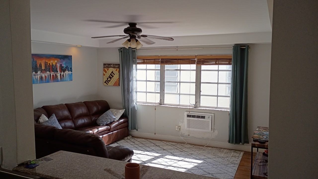 1616 Michigan Ave #4 - Photo 6 of 10