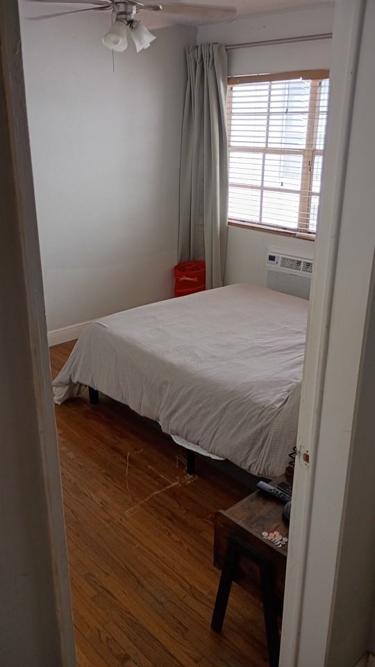 1616 Michigan Ave #4 - Photo 7 of 10