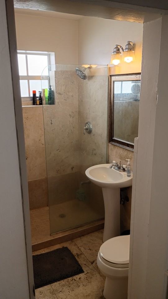 1616 Michigan Ave #4 - Photo 7 of 10