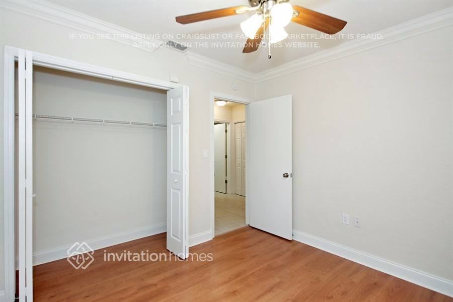 7438 Taft St - Photo 6 of 14