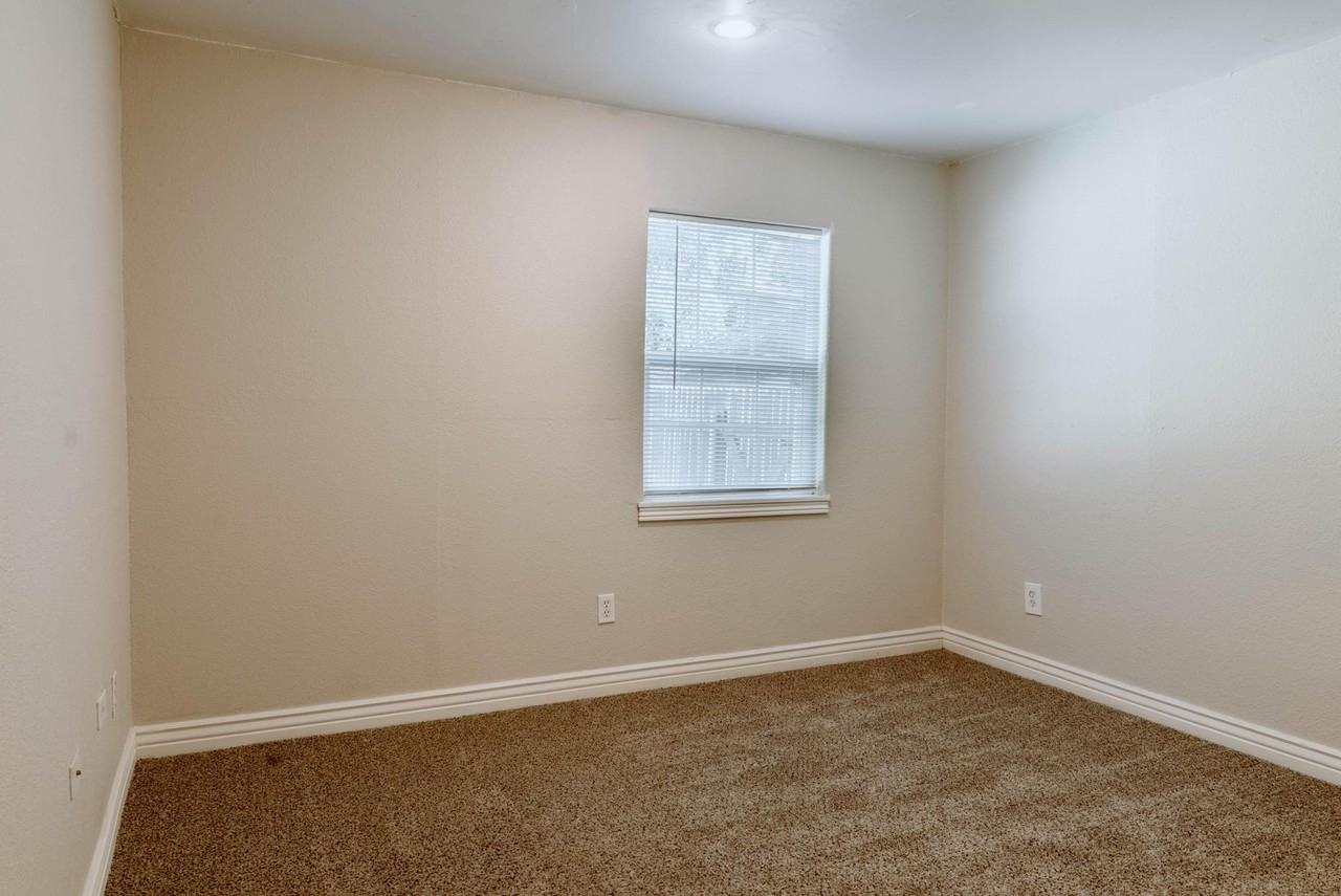 620 E Willamette Ave #1 - Photo 7 of 33