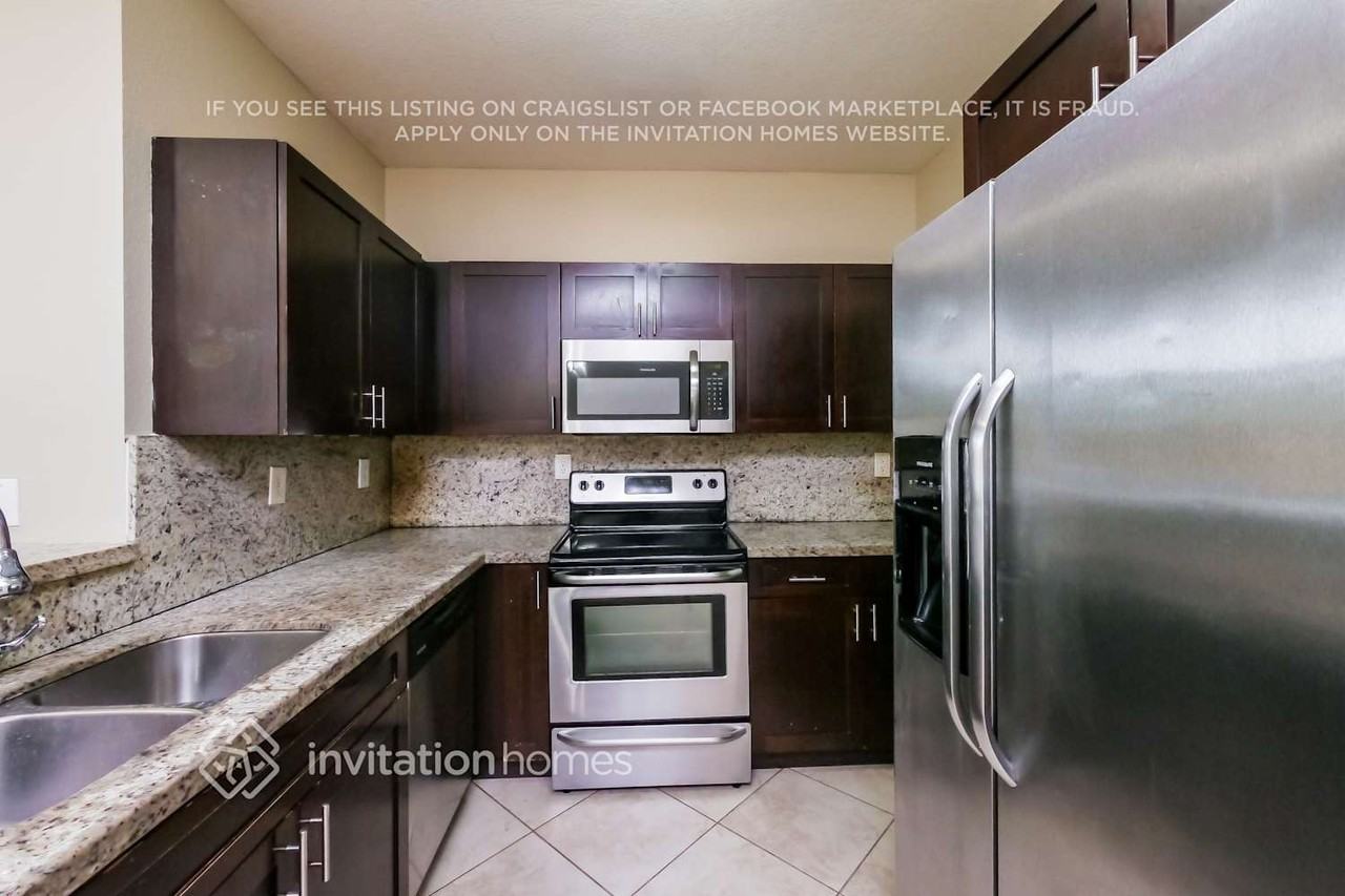 3720 Sw 69th Ave - Photo 7 of 18