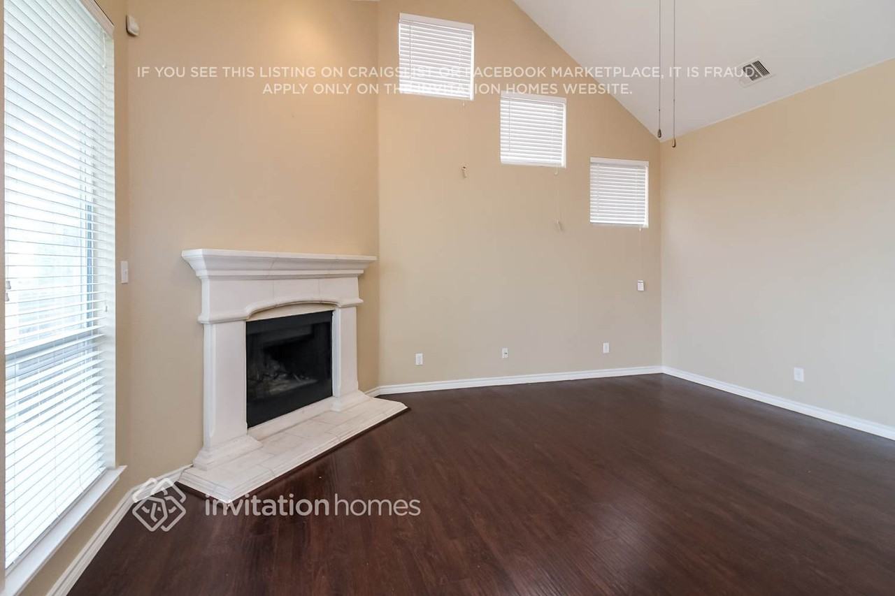 908 Evergreen Ln - Photo 3 of 16