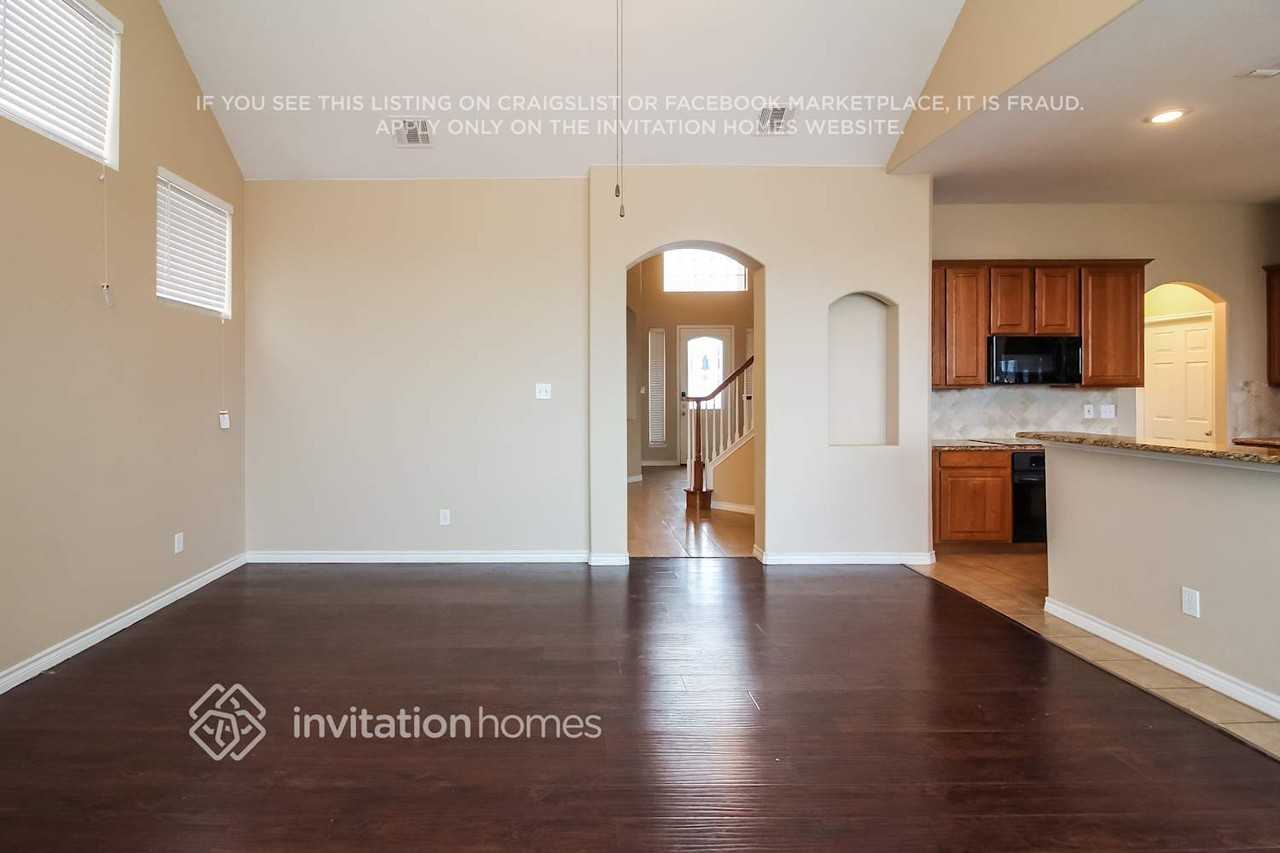 908 Evergreen Ln - Photo 4 of 16