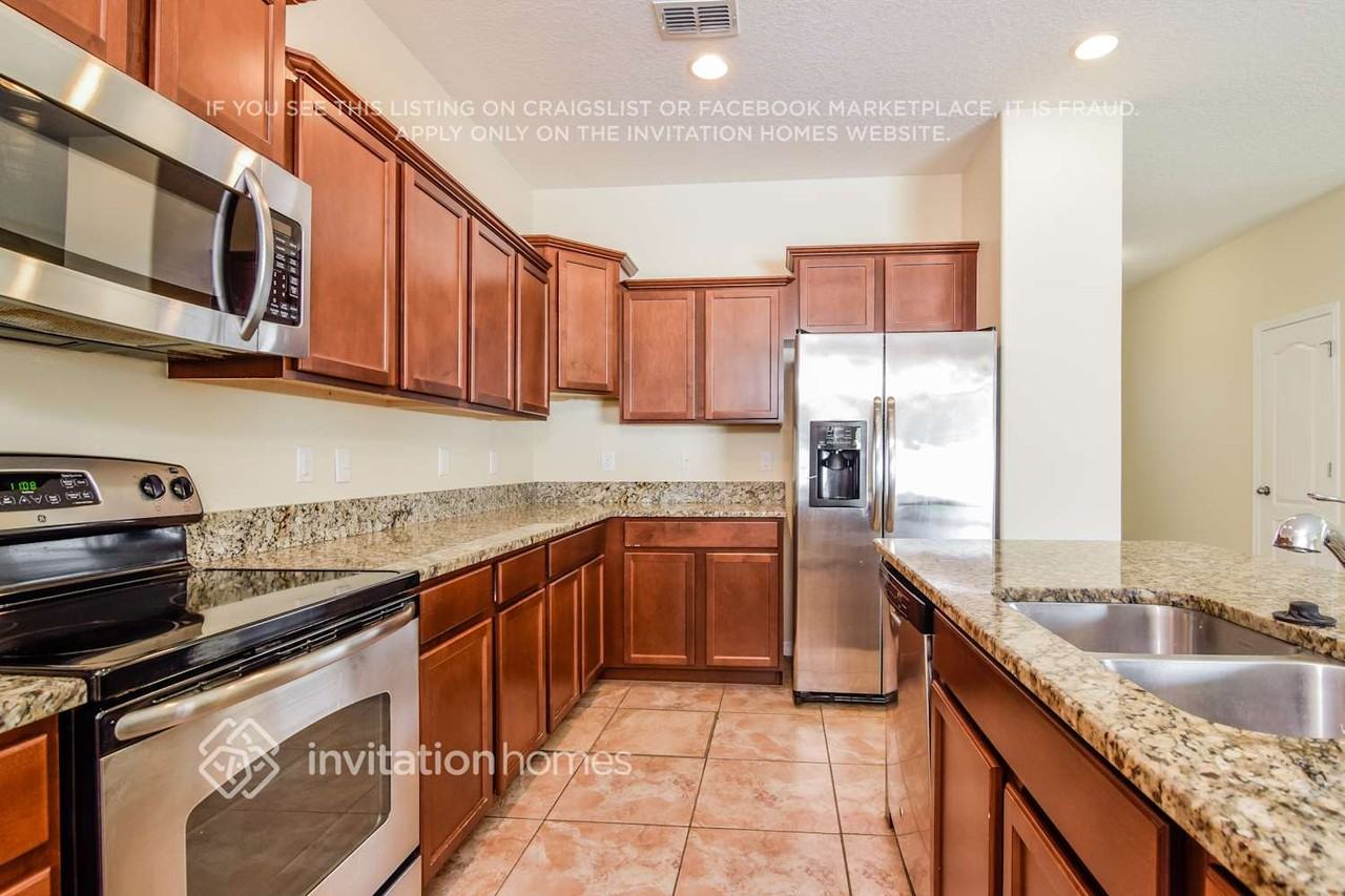 3247 Berwick Ln - Photo 4 of 8