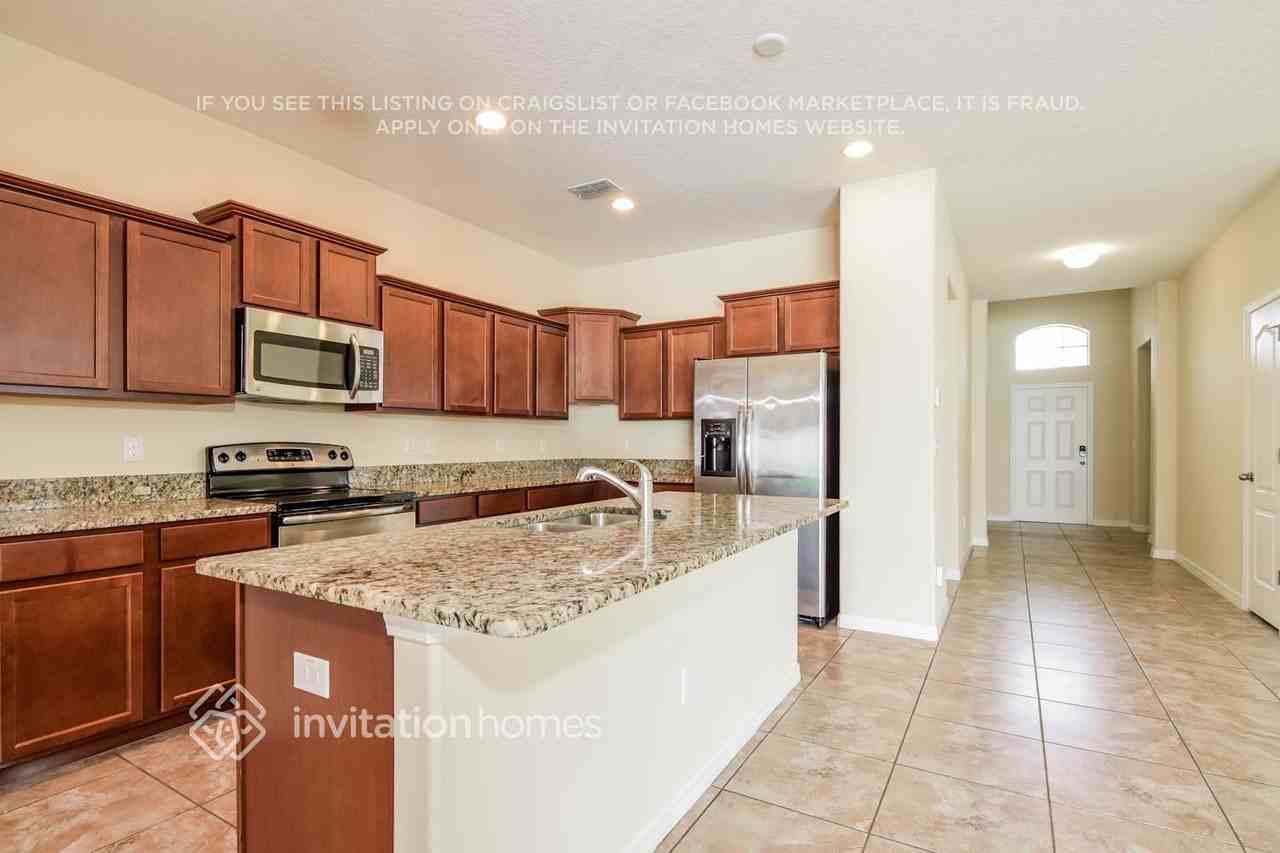 3247 Berwick Ln - Photo 5 of 8