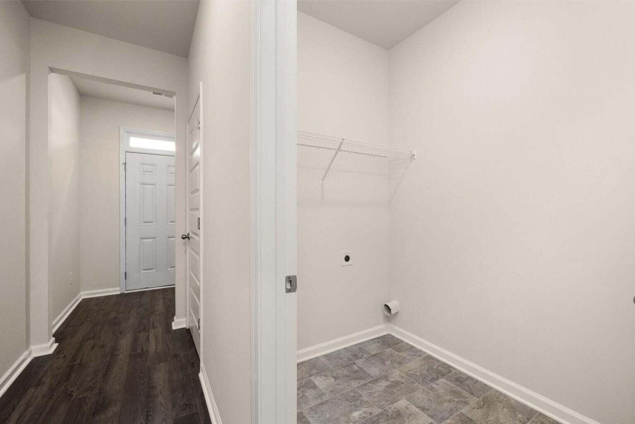 6027 Beadlow St - Photo 2 of 19