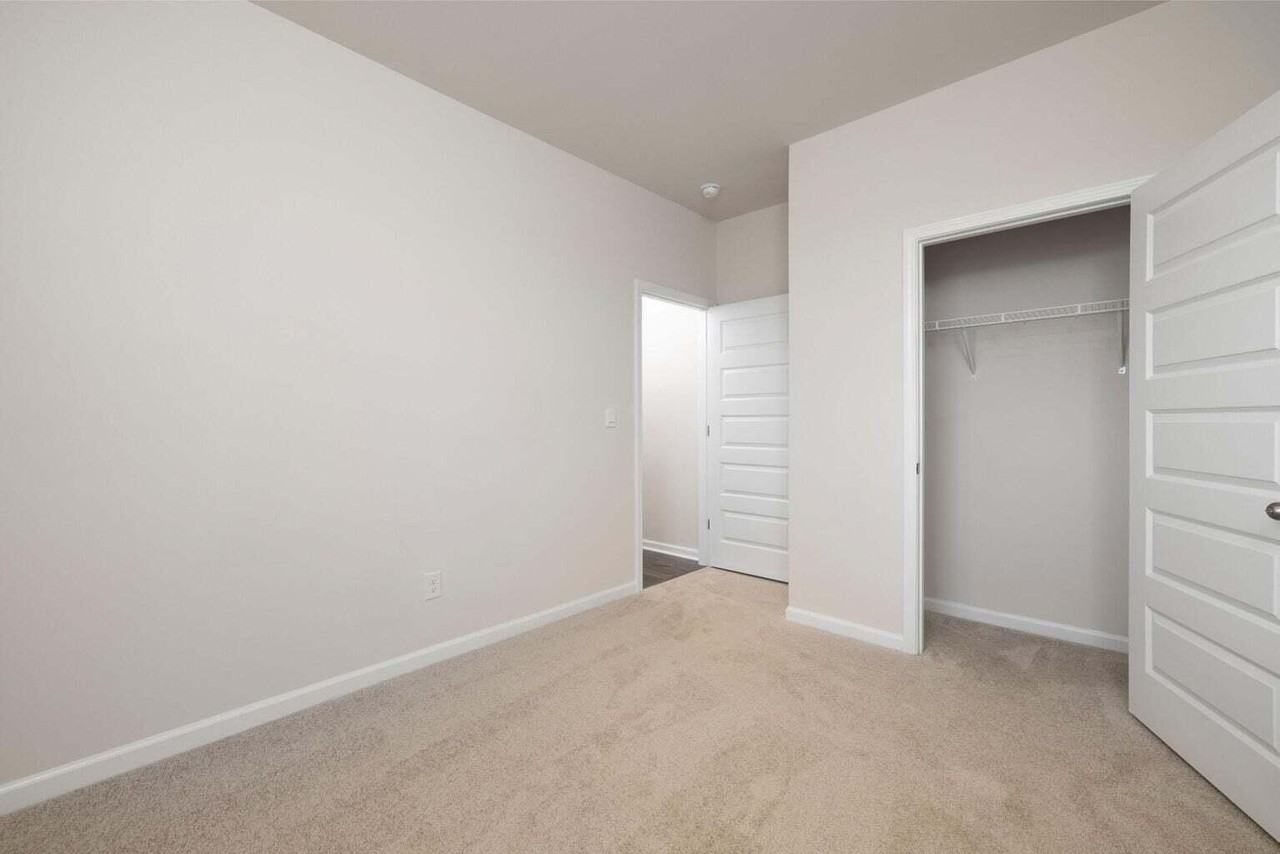 6027 Beadlow St - Photo 4 of 19