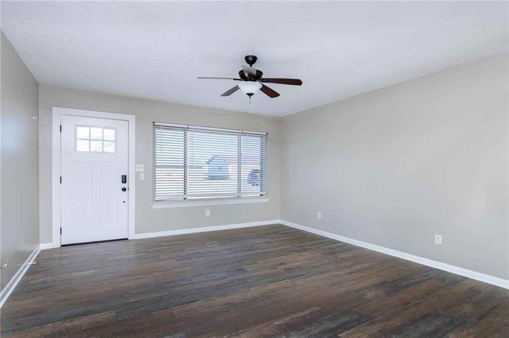 1208 Ne 3rd St - Photo 2 of 19