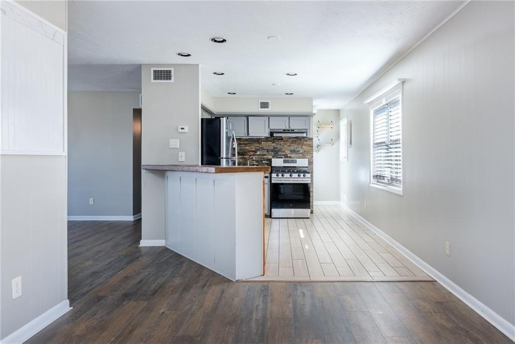 1208 Ne 3rd St - Photo 7 of 19