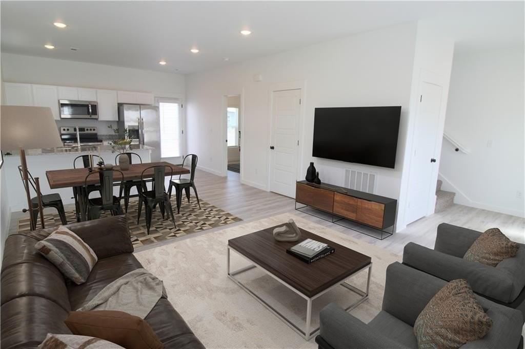 1041 Kentucky Ave - Photo 4 of 18